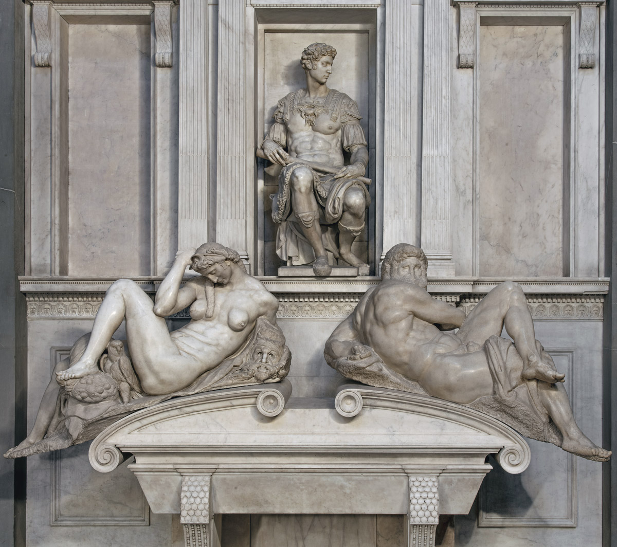 Michelangelo, la Notte, il Giorno, dal monumento a Giuliano duca di Nemours (foto di Antonio Quattrone).
