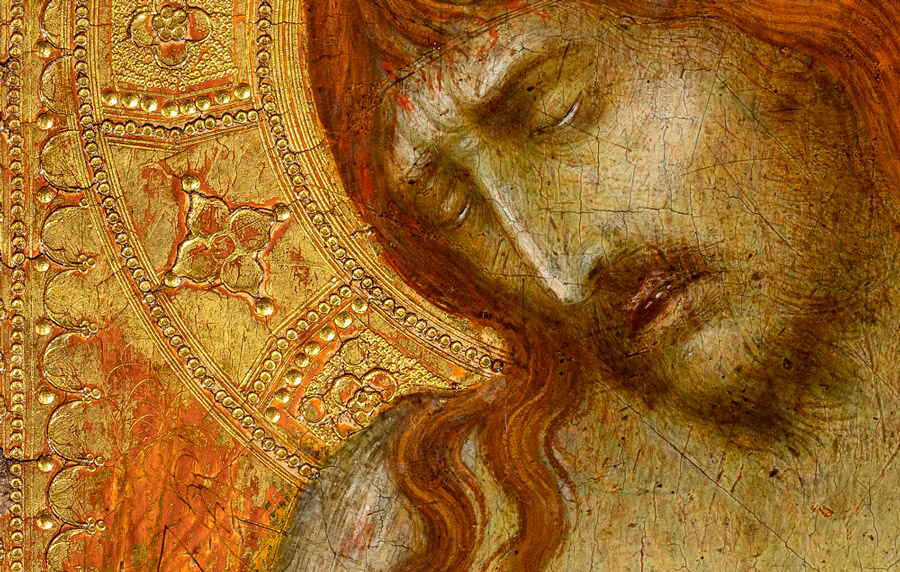 Una Pietà giovanile di Simone Martini è stata riscoperta grazie al restauro di Stefano Scarpelli e agli studi di Andrea De Marchi. La piccola tavola, parte probabilmente di un antico dittico, si distingue per intensa espressività e qualità pittorica. L’opera mostra già la sensibilità emotiva e il linguaggio artistico che caratterizzeranno il primo Trecento senese.